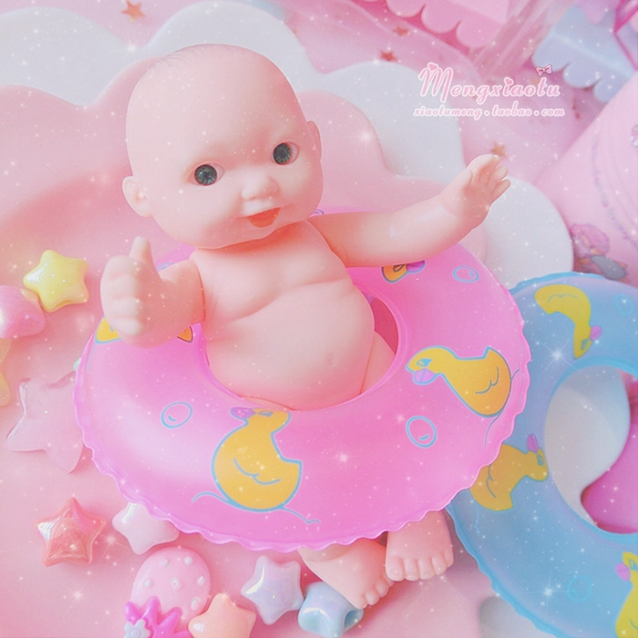 Cô gái mềm lòng chụp em gái đạo cụ kỷ niệm tuổi thơ vịt vàng mô hình phao cứu sinh chơi nhà đồ chơi nữ cửa hàng búp bê