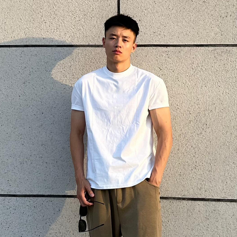 White American-Style Small Neckline Regular Shoulder T-Shirt for Men, Summer Cool Heavy-Duty Short-Sleeve, Shows Muscles, Sports Fitness Three-Quarter Sleeve