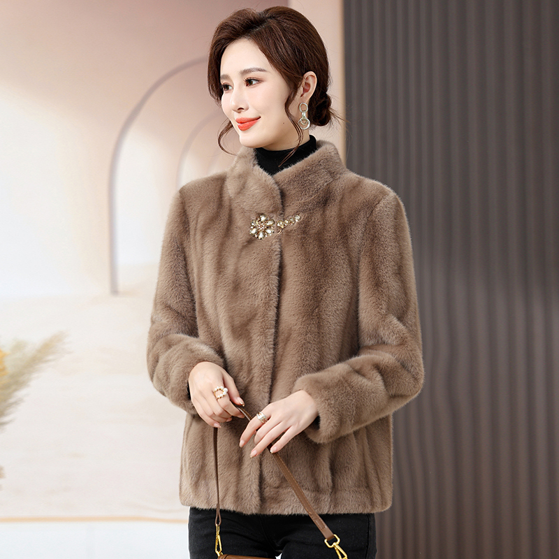 2025 New Autumn and Winter Mink Fur Coat for Mothers, Middle-Aged and Elderly Women's Winter Fur Integrated Coat