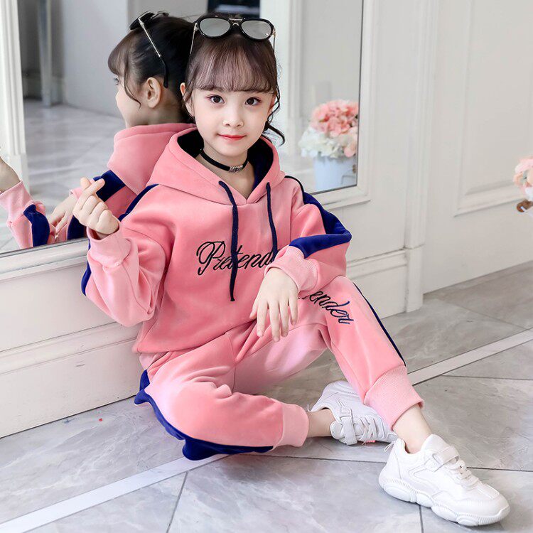 Girls ' autumn shipping action suit 2019 new fashionable children's foreign school autumn and winter Korean children's clothing thickened gold velvet