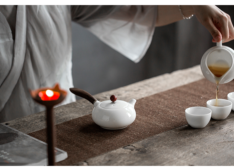 Side of dehua white porcelain pot of wooden Japanese teapot informs the jade porcelain tea sets ceramic teapot single pot of kung fu