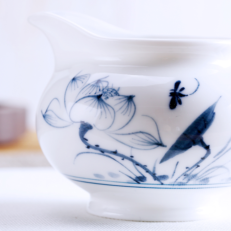 Ceramic small portion, a reasonable dimension of blue and white porcelain cup tea, hand - made jingdezhen porcelain and a cup of tea accessories