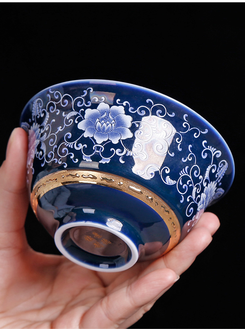 Kung fu tea cup only three silver tureen coppering. As Kung fu tea bowl of Chinese blue and white, a single large ceramic tea set manually