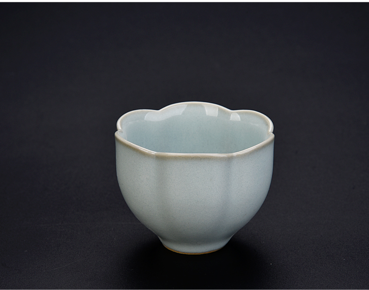 Ancient sheng up new name plum flower petals, jingdezhen up all hand master your up tea cup single cup tea bowl