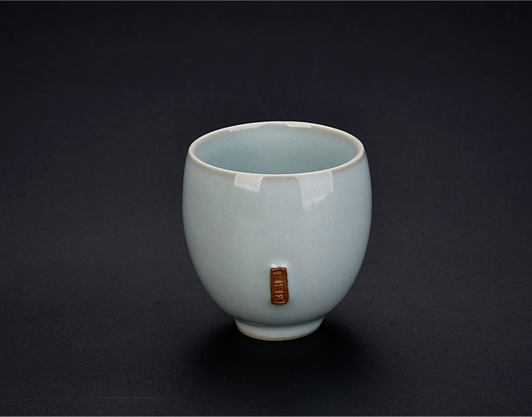 Ancient sheng up new name plum flower petals, jingdezhen up all hand master your up tea cup single cup tea bowl