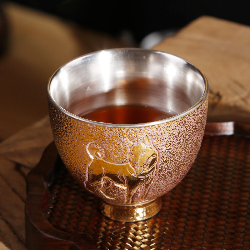 Sheng up with 24 k gold ceramic cup coppering. As Chinese zodiac silver Japanese gold and silver tea masters cup individual single fullness