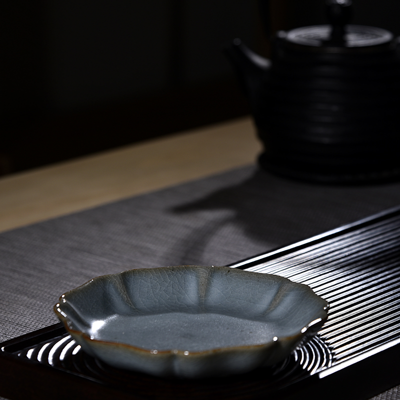 Ancient sheng up new name plum petals your porcelain tenderness CPU master cup single cup which can keep your up jingdezhen kung fu