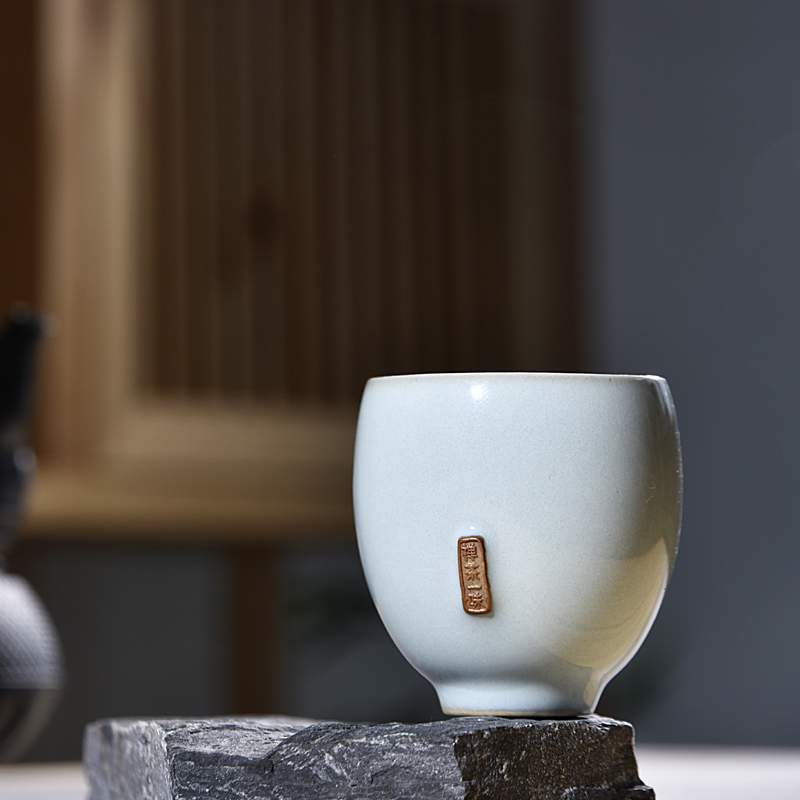 Ancient sheng up new name plum flower petals, jingdezhen up all hand master your up tea cup single cup tea bowl