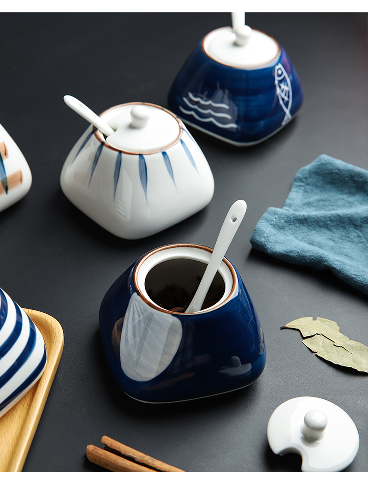 Shed in blue and white porcelain Japanese flavor seasoning box of household salt pot seasoning box seasoning bottles with a spoon, seasoning box