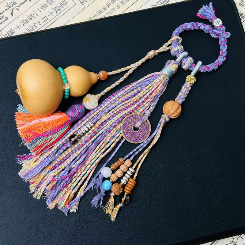 Natural Hand-Twisted Gourd with High Aesthetic Value, Suitable for Hanging on Bags, Featuring the Nine Purple Li Volcano Ghost Coin and Vajra Bodhi Pendant, a Collectible Item for Car Hanging Natural Hand-Twisted Gourd with High Aesthetic Value, Suitable for Hanging on Bags, Featuring the Nine Purple Li Volcano Ghost Coin and Vajra Bodhi Pendant, a Collectible Item for Car Hanging