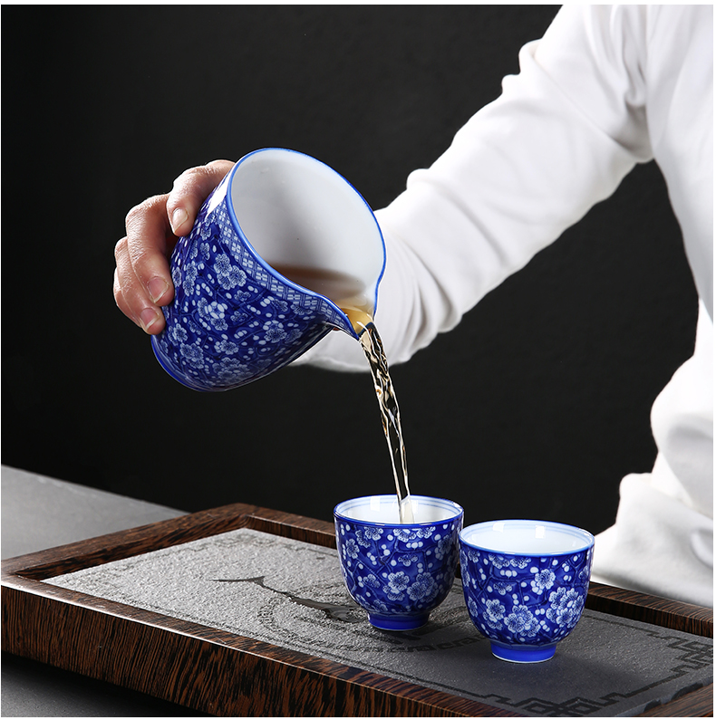 Kung fu tea set suits for domestic high - grade gift boxes restoring ancient ways of blue and white porcelain ceramic tureen tea cup set the teapot