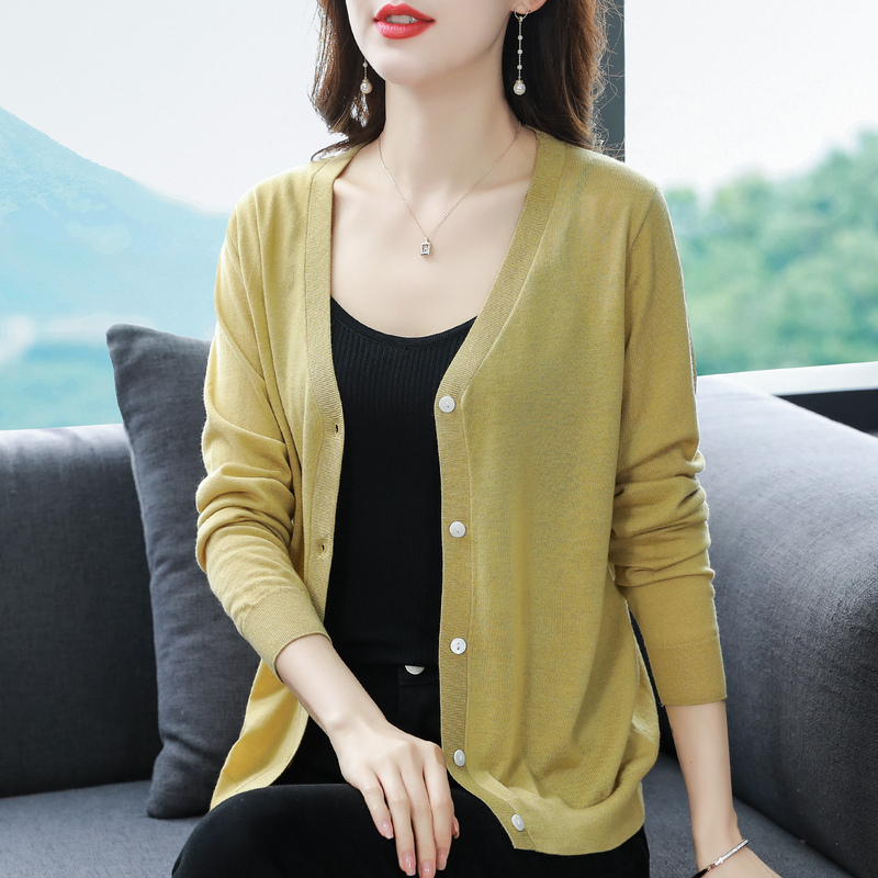 Wool Cardigan for Women, 2025 New Spring and Autumn Style, Sweetheart V-Neck, Short Sweater, Thin Knit, Long-Sleeve Shawl