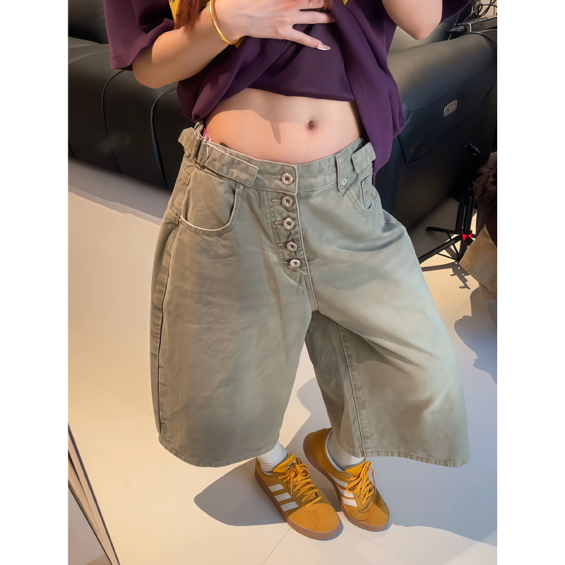 American Retro Paris Button Low-Waist Denim Cropped Pants for Women, Summer Style, Loose Buttoned Distressed Loose Shorts American Retro Paris Button Low-Waist Denim Cropped Pants for Women, Summer Style, Loose Buttoned Distressed Loose Shorts