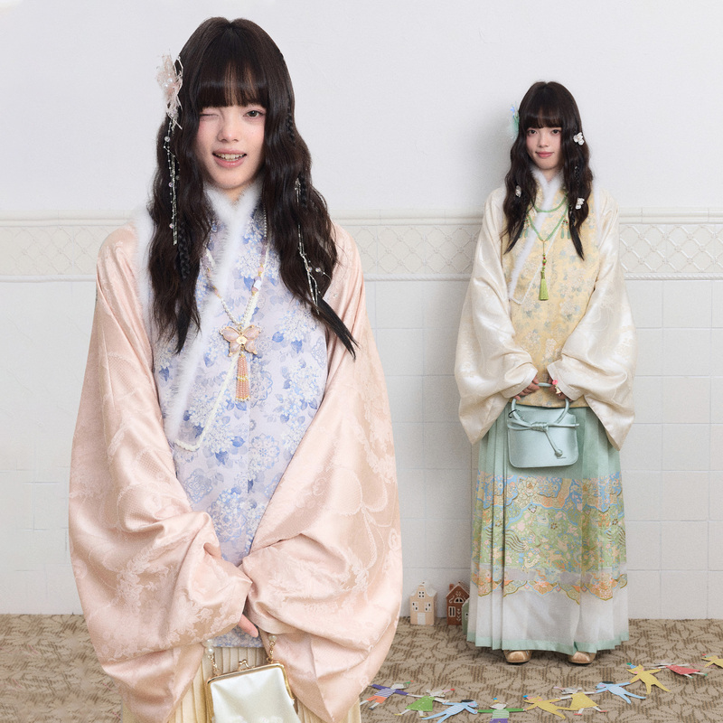 Linxixu Squama【Flower Knot】Hanfu Set, Improved Cross-Collar, Cheongsam Sleeves, Ming-Style Mamian Skirt, Chinese Style Linxixu Squama【Flower Knot】Hanfu Set, Improved Cross-Collar, Cheongsam Sleeves, Ming-Style Mamian Skirt, Chinese Style