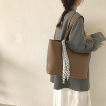 Korean version of large capacity bag female 2020 New Tide network red tote bag retro silk scarf shoulder Hand bag shopping bag