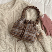 Коричневый