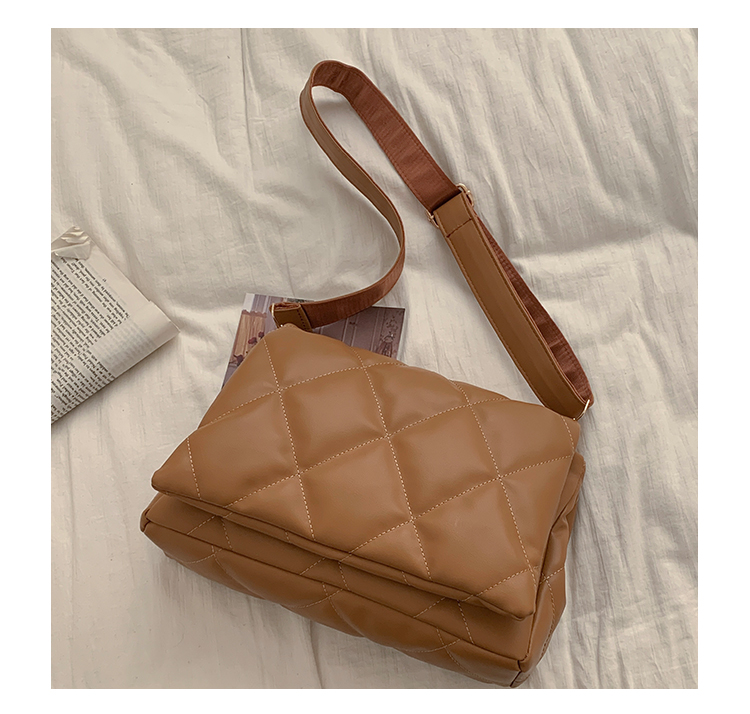 Femmes Moyen Faux Cuir Couleur Unie Style Classique Couvercle Rabattable Sac D'Épaule display picture 3