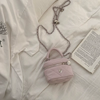 Маленький, розовый