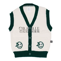 Темно -зеленый улыбающийся вязаный жилет [место]