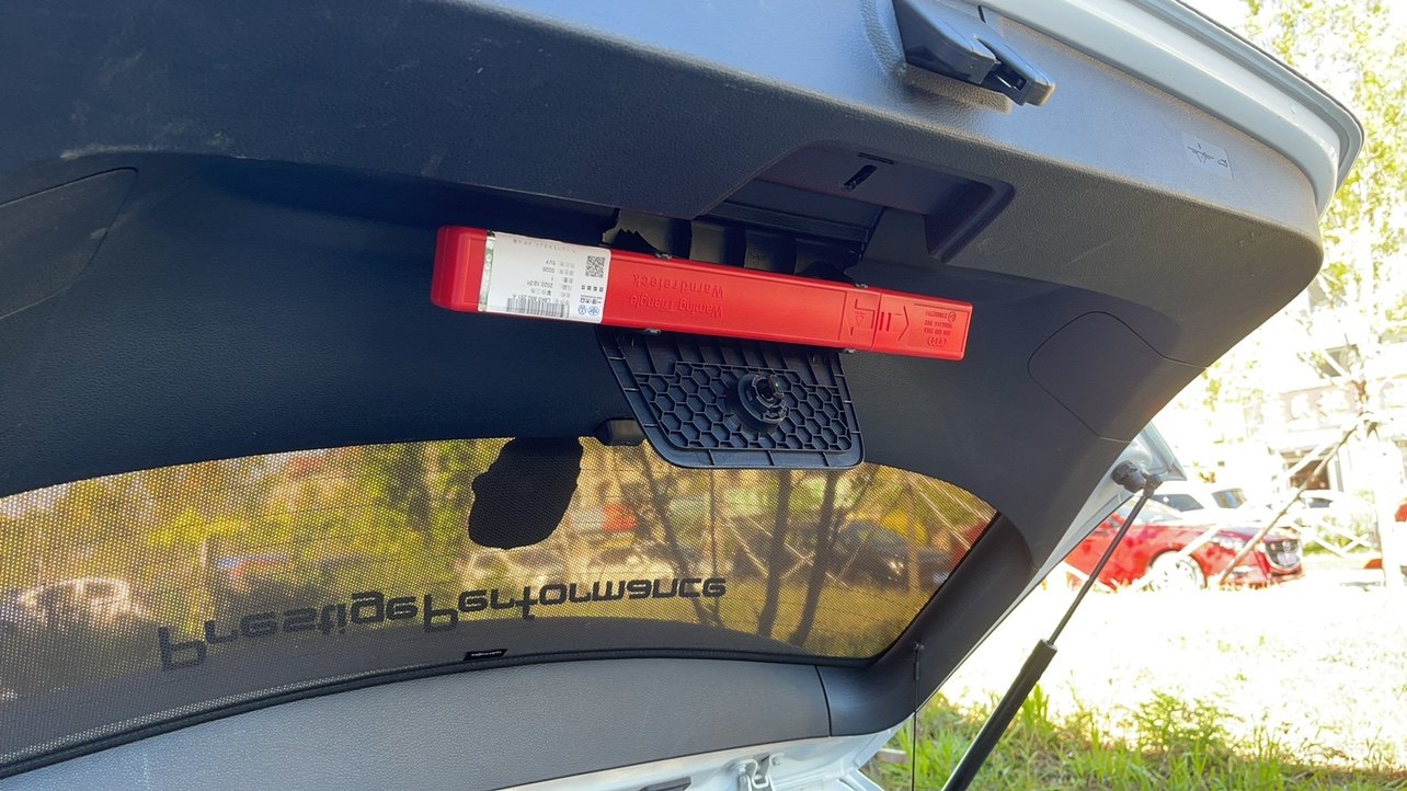 товар из китая 一汽大众原装 三角警示牌 QUGF JKRM