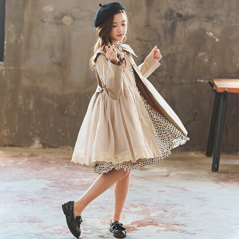 Girls windbreaker spring clothes 2022 new children's doll collar coat princess middle-aged children's top lace embroidery Western style