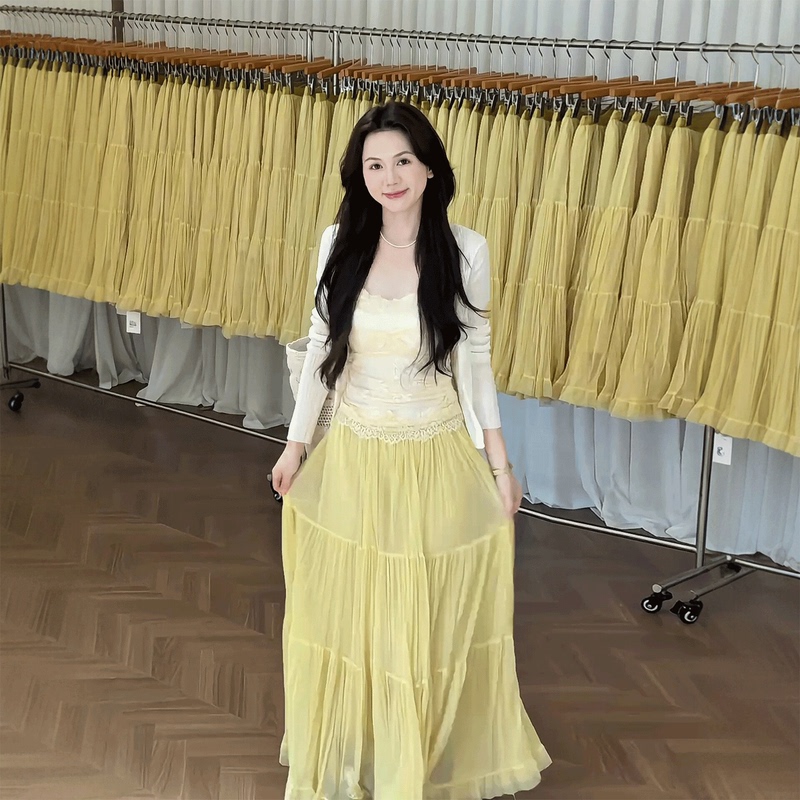 Korean-Style Lace Camisole + Cardigan + Elegant and Sweet Skirt, a Complete Set of Super Trendy Outfits for 2026