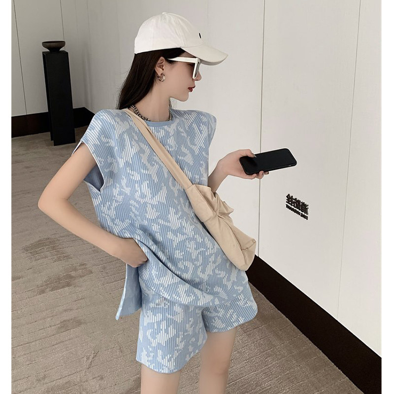 Sports and leisure suit female summer 2021 new small temperament fried street age reduction net red fashion shorts two-piece set