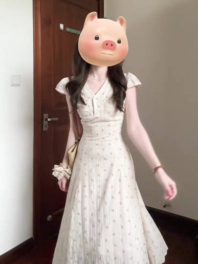 法式V领碎花连衣裙女夏季新款气质高级感度假风收腰显瘦a字长裙子