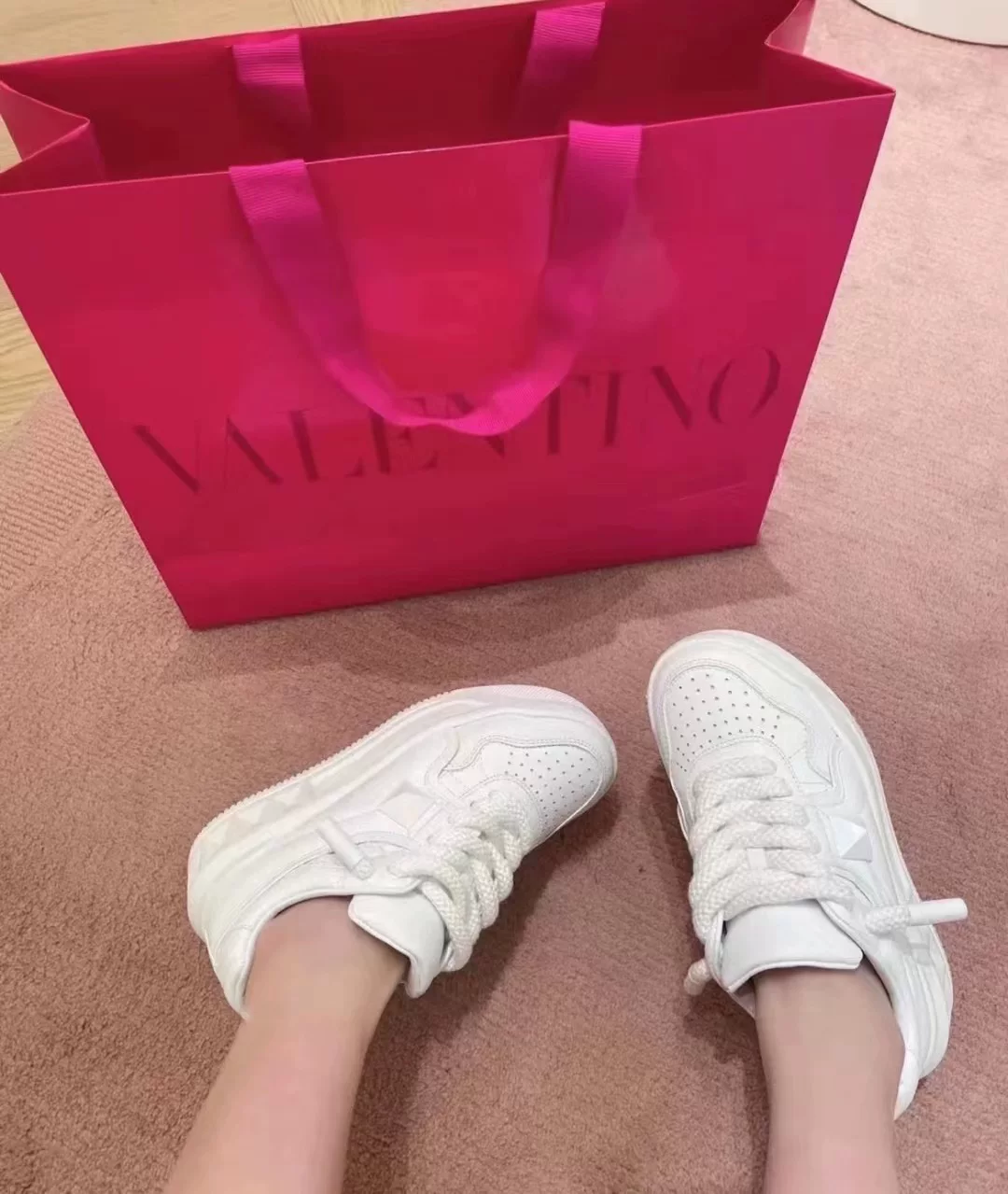 Официальная покупка Valentino/Valentino 23 осень-зима новая стиль белые заклепки толстой подошвы обувь/повседневная обувь