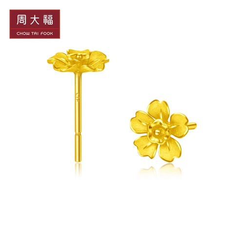 周大福 Цветочный богатый темперамент, маленький цветок, золото золота Earr
