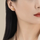 周大福 Звезды и луны блестящие, маленькие звезды и луны - это сережки с полным золотым золотом