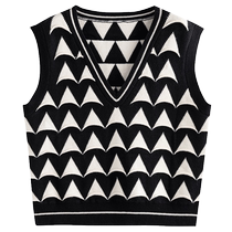 Single bundle large size womens black and white contrast three-dimensional triangle knitted vest 2022 winter new slightly fat MM sweater