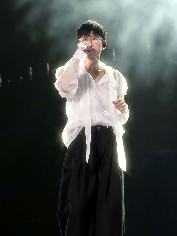 Zhang Jie Celebrity-Style White Chiffon Long-Sleeve Shirt, Casual Loose Breathable Design, Unisex, Handcrafted with Pearls, High-End Feel