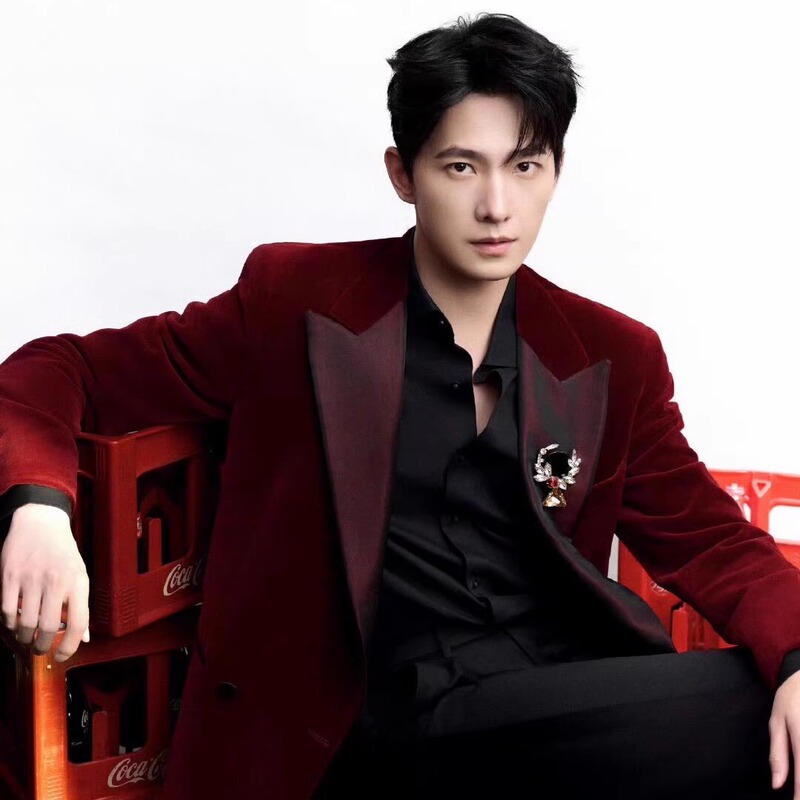 Yang Yang Celebrity-Style Burgundy Velvet Suit for Men, High-End, Sophisticated, Exquisite Banquet Business Suit Set, Trendy