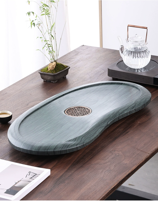 Toàn bộ khay trà đá vân gỗ tự nhiên tròn hiện đại phong cách Trung Quốc đơn giản tại nhà bàn trà văn phòng vàng đen trà biển đá