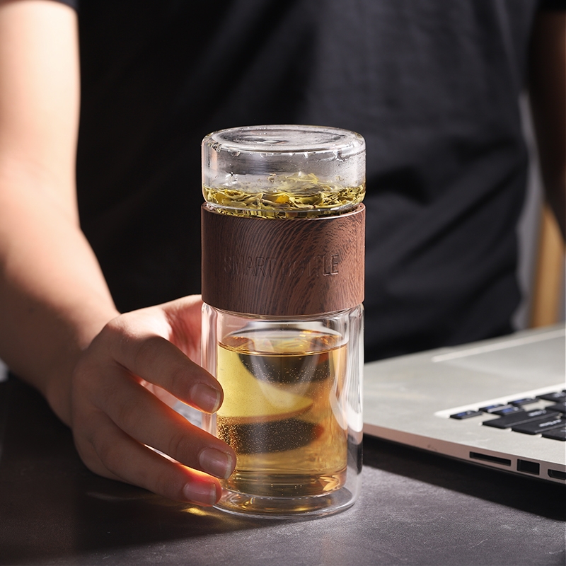 Association between high borosilicate double - layer glass water cup home portable water separation filter "women with men travel