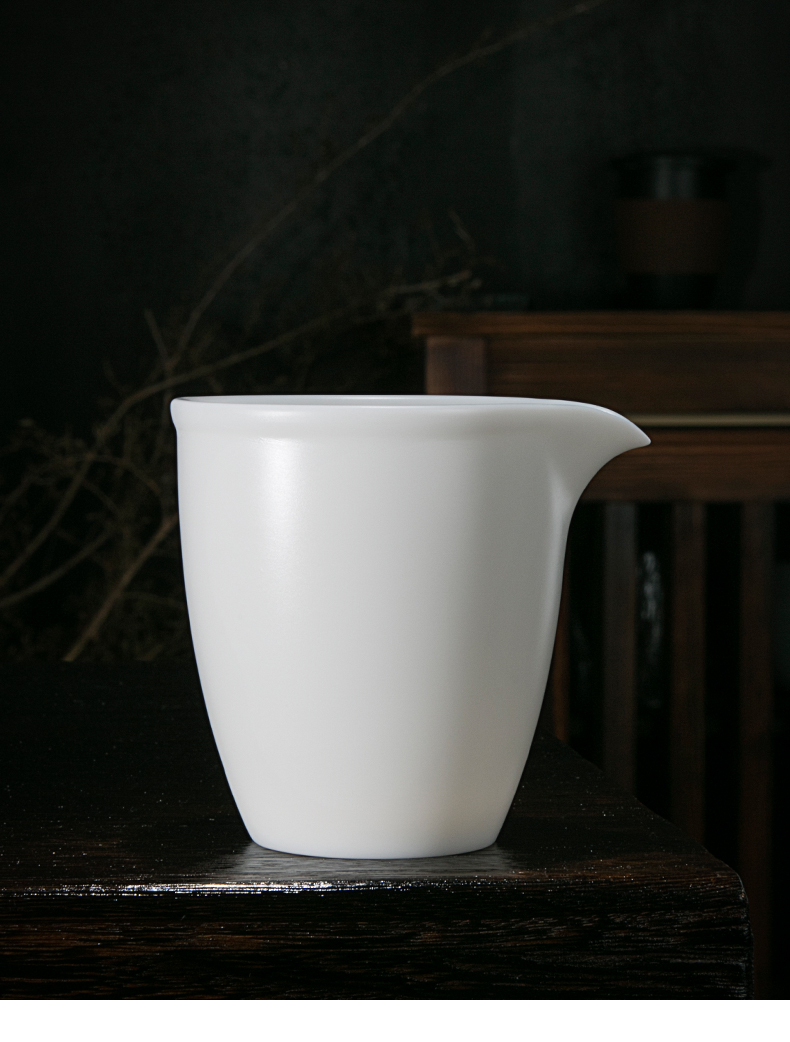 Jiangnan past fair dehua suet jade white porcelain cup points tea is tea sea ceramics fair hand grasp a cup of tea accessories