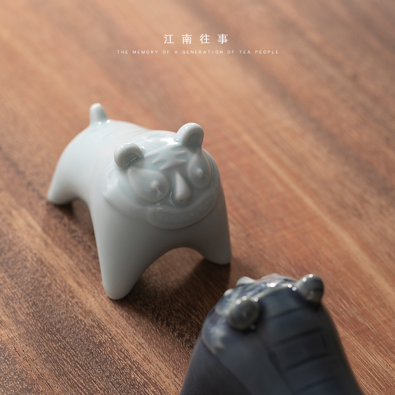 Jiangnan tea pet furnishing articles past tea kungfu tea accessories tiger household ceramic jewelry play small place of tea