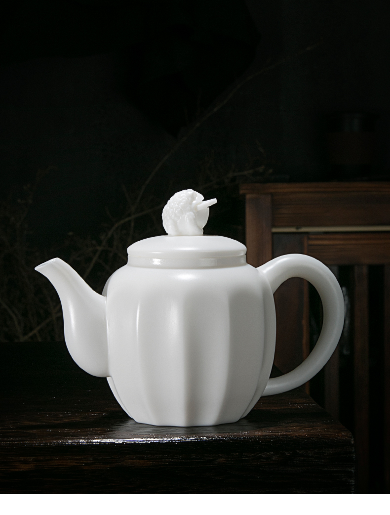 Jiangnan past small ceramic teapot Chinese white lucky spittor pot of white porcelain kung fu tea set and household teapot single pot