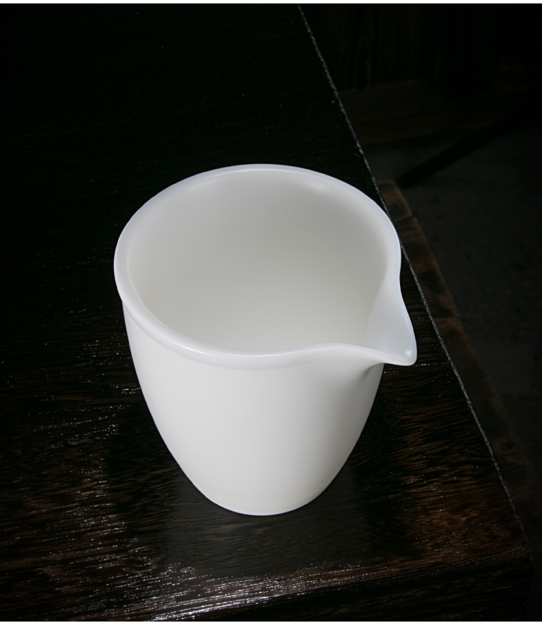 Jiangnan past fair dehua suet jade white porcelain cup points tea is tea sea ceramics fair hand grasp a cup of tea accessories