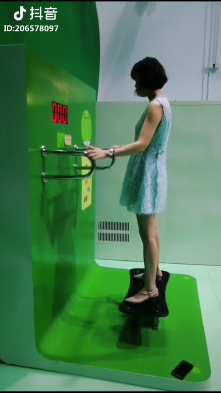 Challenge balance ability fun balance jitter net red toy real estate mall opening celebration warm field game props