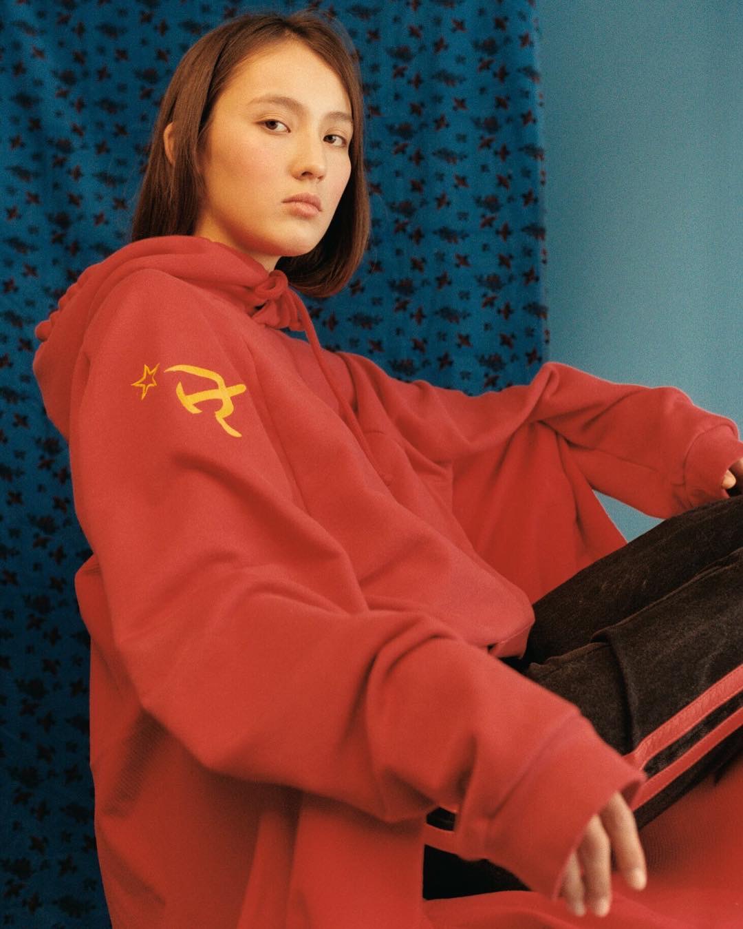 Tay áo trowel in mũ trùm đầu cộng với áo len đỏ nhung nam và nữ đôi teen teen áo hoodie xám