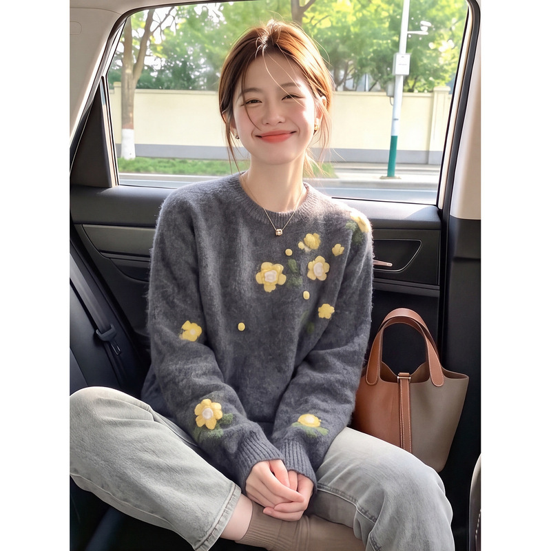 Retro Gray Three-Dimensional Floral Velvet Sweater for Women, Autumn and Winter, Lazy Loose Fit, Slimming, Thickened, Versatile Knit Top