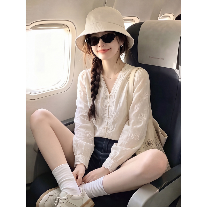 French V Neck Lace Embroidered Long-Sleeved Shirt for Women in Autum, Gentle Elegant, Floral Cut Out Puff-Sleeved Shirt Top