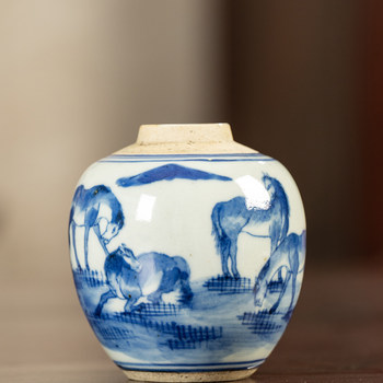 Qing dynasty blue and white eight horses small jar old object