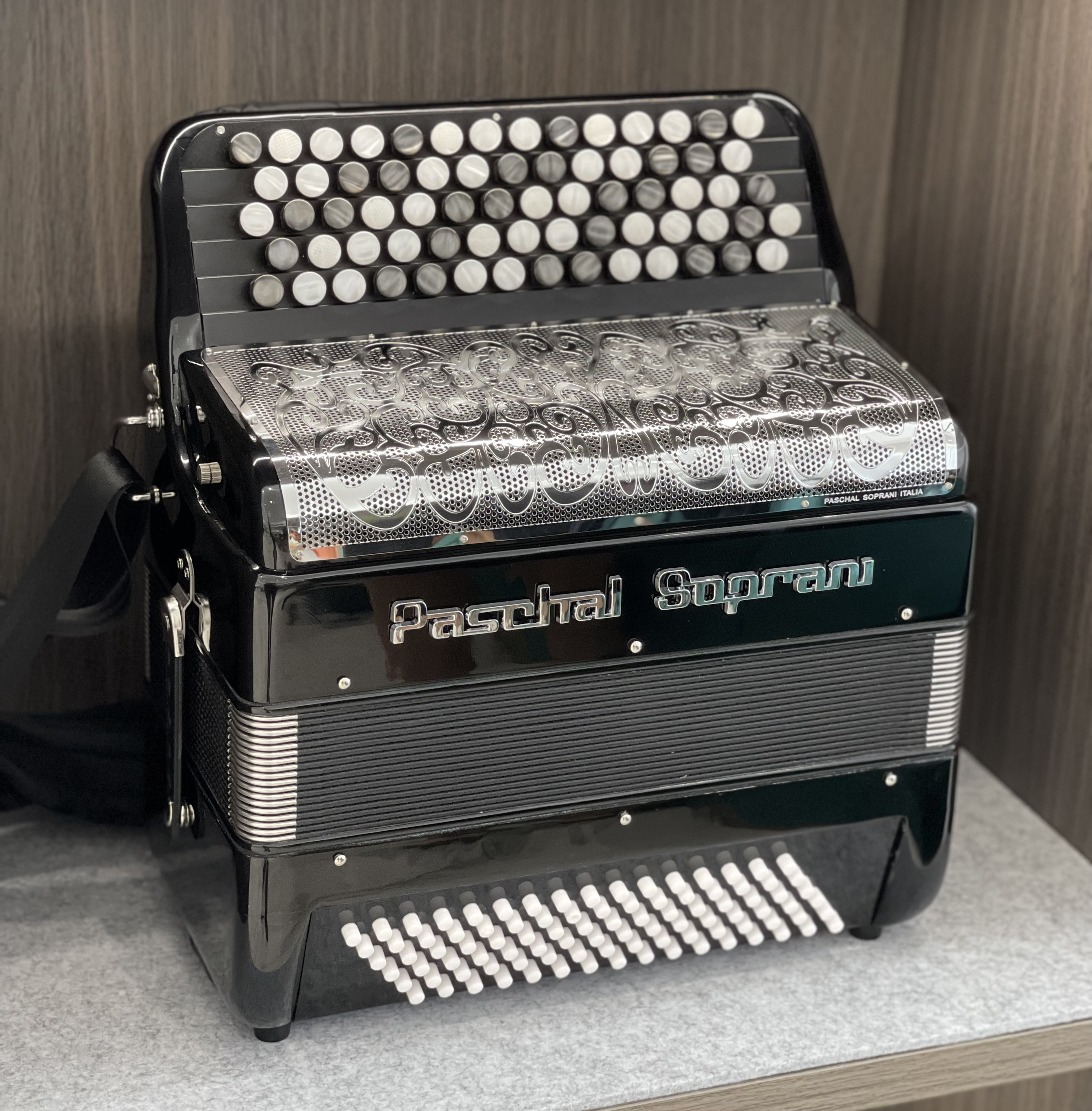 Italy Great Lissobronic Card 69 Key 96 Bass Bayan Accordion 2022 Latest Lightweight Soundtrack