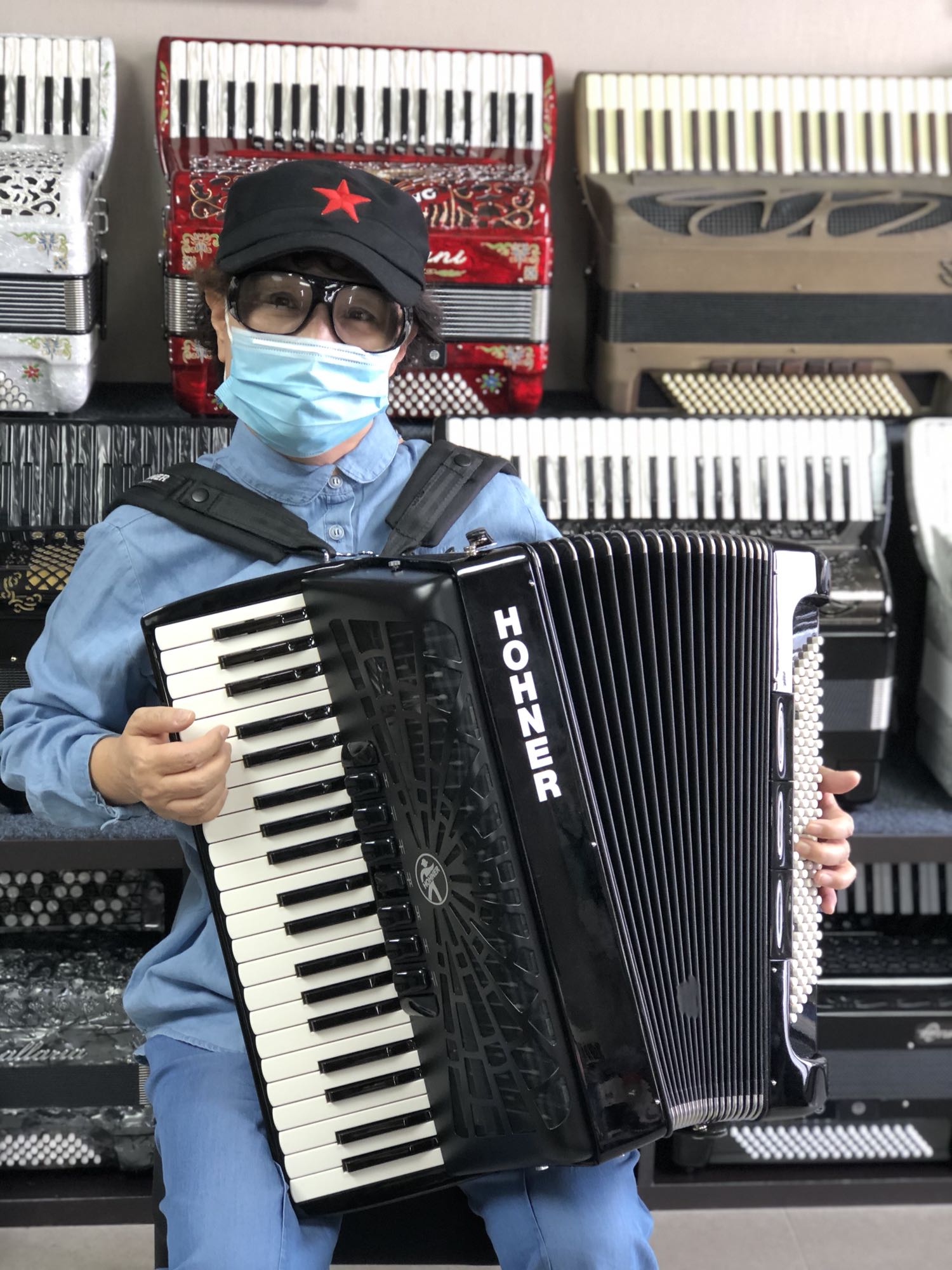 Beijing imported accordion store Germany HOHNER brand HOHNER three-row spring 120 bass accordion