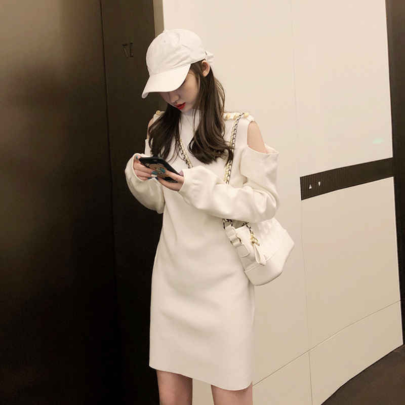 Autumn and winter temperament small and fragrant wind dew shoulder sweet and beautiful superfairy medium long version French style inner hitch bottom knit foreign dress