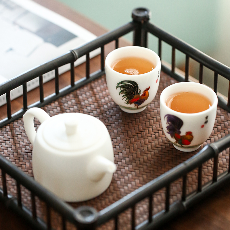 By chicken cylinder cup of blue and white porcelain tea cups porcelain hand - made kung fu tea bowl sample tea cup white porcelain cup host