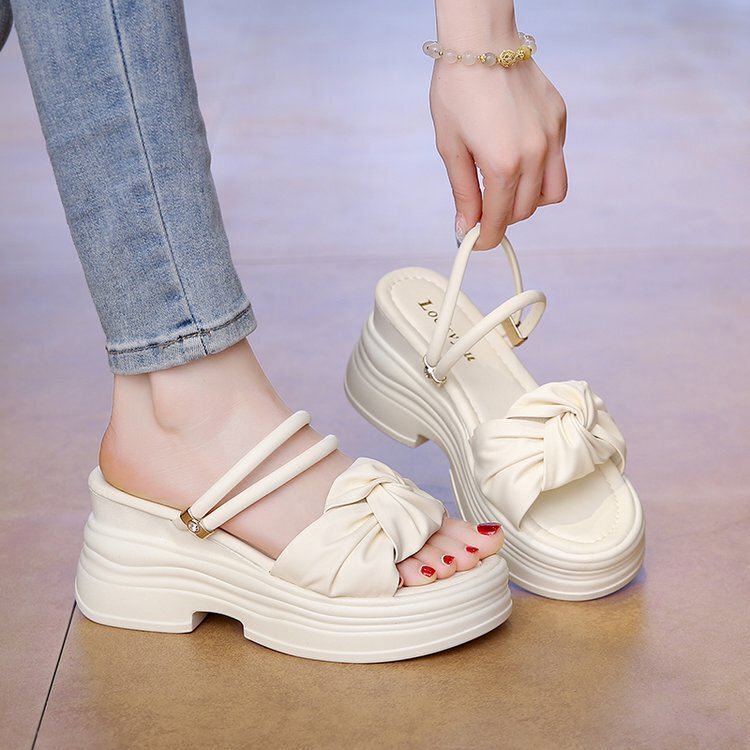 Women's Thick-Soled Sandals 2026 Summer New Versatile Fairy Style Single Strap Soft Sole Non-Slip Fashionable Beach Shoes for Outdoor Wear